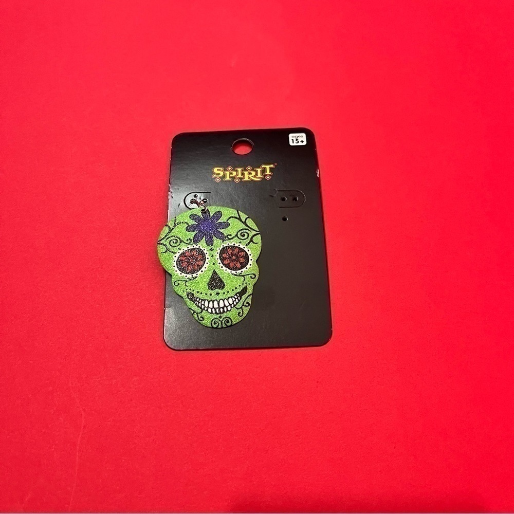 Green sugar skull earring 🖤💚​​​​​​​​​​​​​​​​​​​​​​​